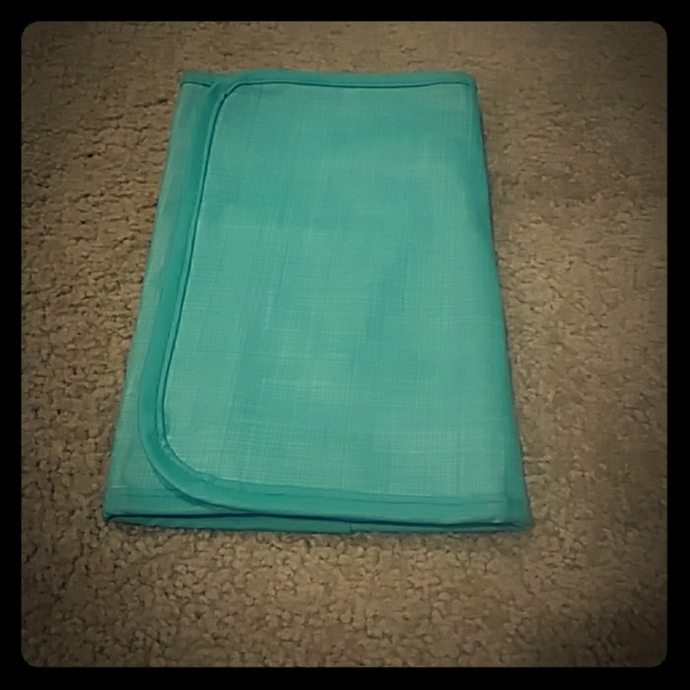 Thirty One Fold n Go Island Damask